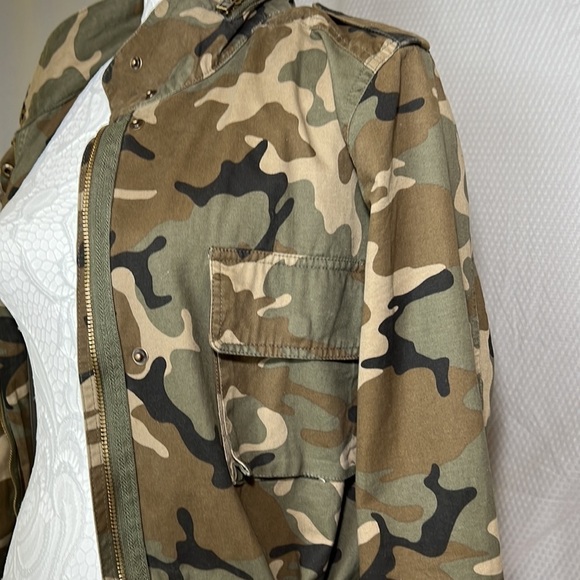 LOVE Tree Rmt Green Camo Utility Style Jacket - Size Medium, Like New - Picture 5 of 8